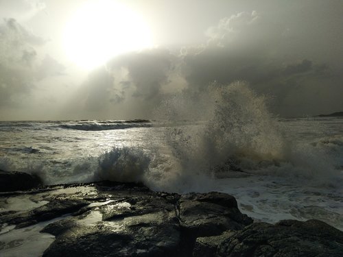 ratnagiri  waves  rocks