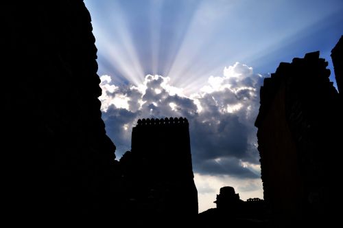 Rays Over Ruins 02