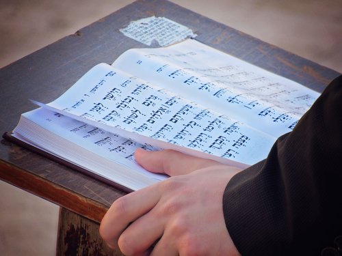 read  hebrew  pray