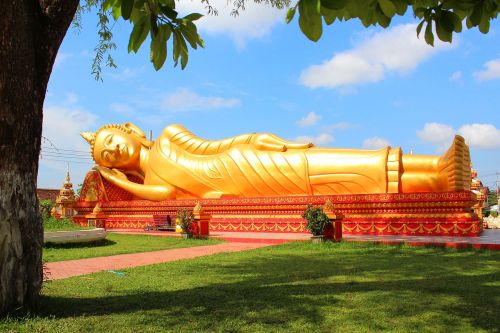 reclining buddha laos temple