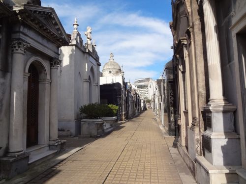 recoleta cemetery buenos aires tombs