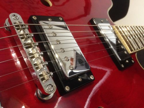 red guitar 335