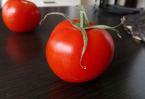 red tomato tomato red