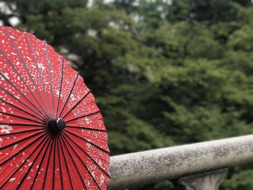 red umbrella bridge