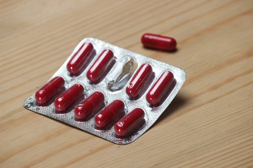 red  capsule  medicine