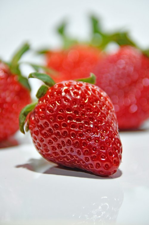 red  strawberry  fresh