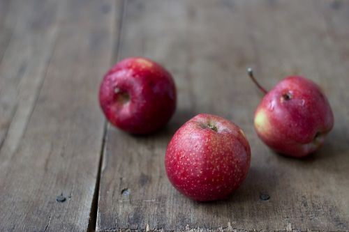 red apple healthy food