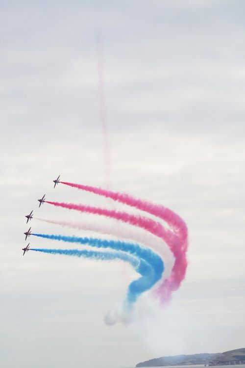 red arrows planes airshow