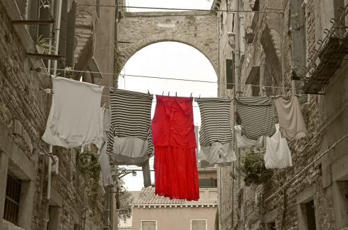 red dress alley venice