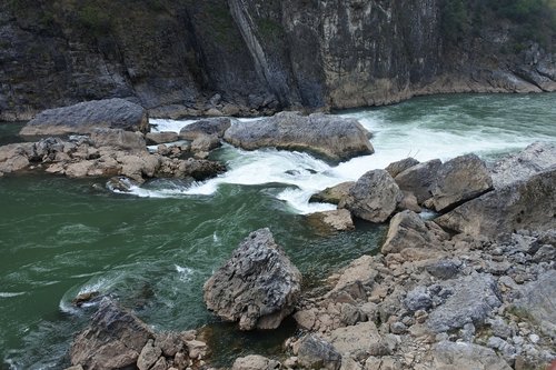 red river  guizhou  the scenery