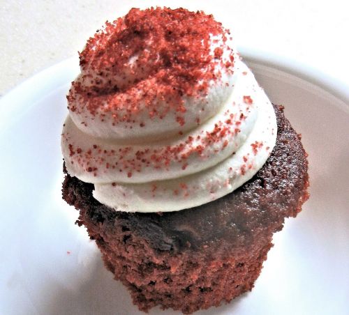 red velvet cupcake baked food sweet dessert
