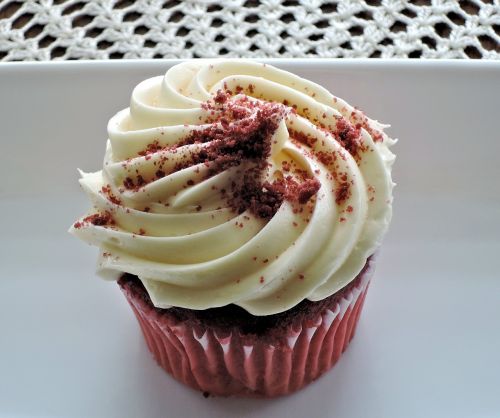 red velvet cupcake cream cheese frosting decorative sugar