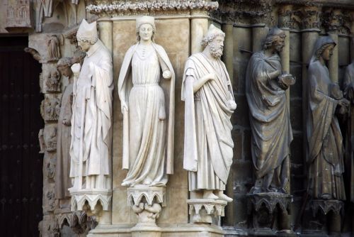 reims cathedral pilaster