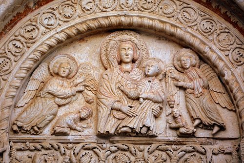 relief  madonna  sculpture