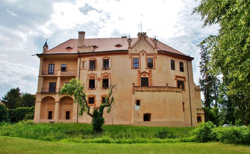 renaissance  castle  vrchotovy janovice