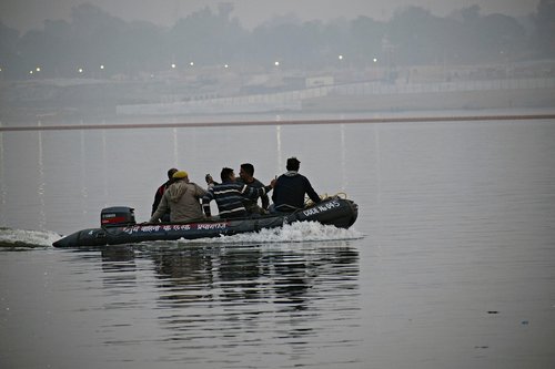 rescue  boat  flood
