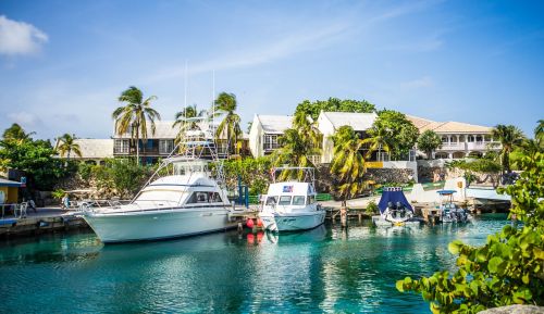 resort boats lagoon