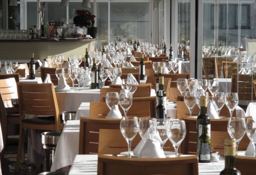 restaurant glasses table