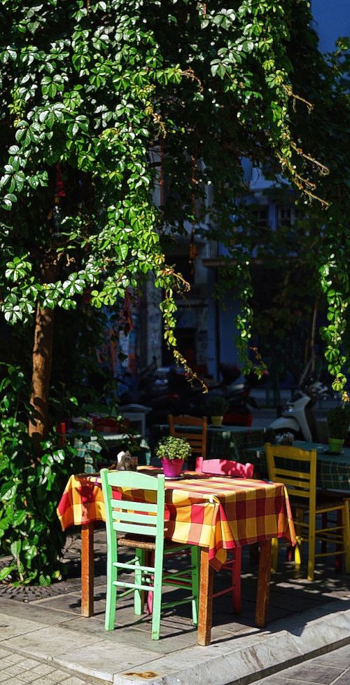 restaurant outdoor dining