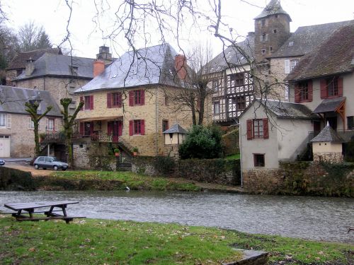 river frontage medieval houses france