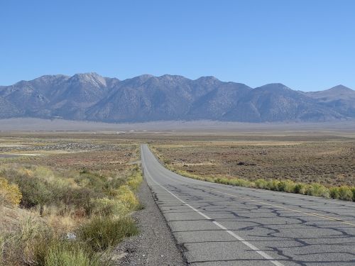 road desert loneliness
