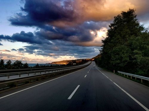 road cloud in the evening