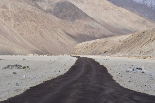 road desert mountains