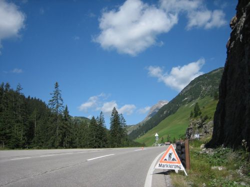 road shield alpine