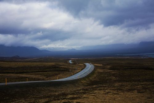 road iceland horizon