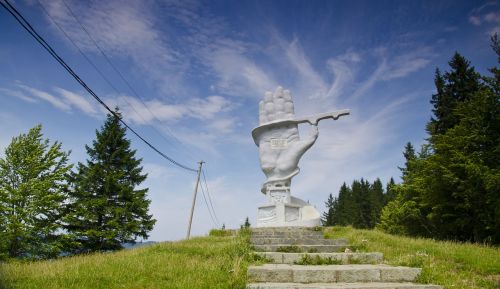 roadmen monument romania