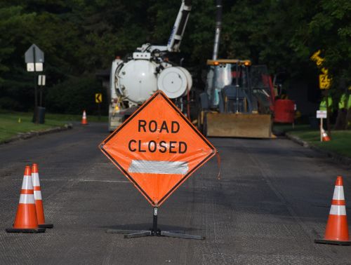 road closed sign construction