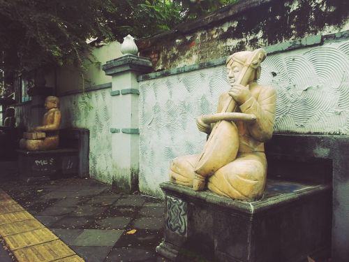 roadside statue scenery