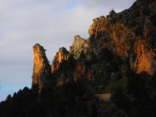 rock cliff road