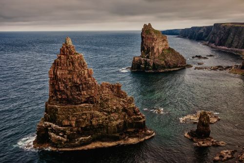 rock stacks of duncansby scotland