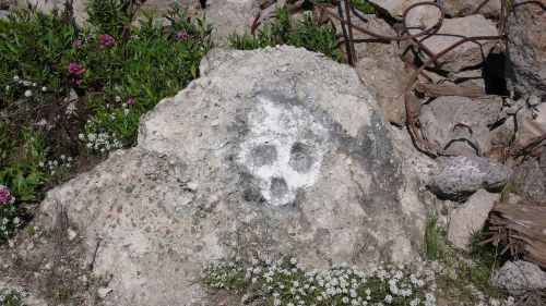 rock ghost grafitti