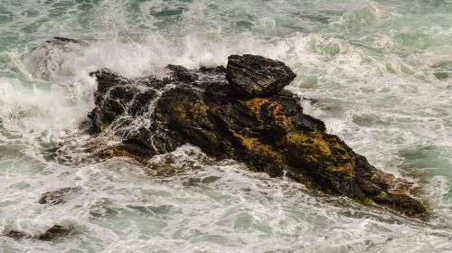 rock sea waves