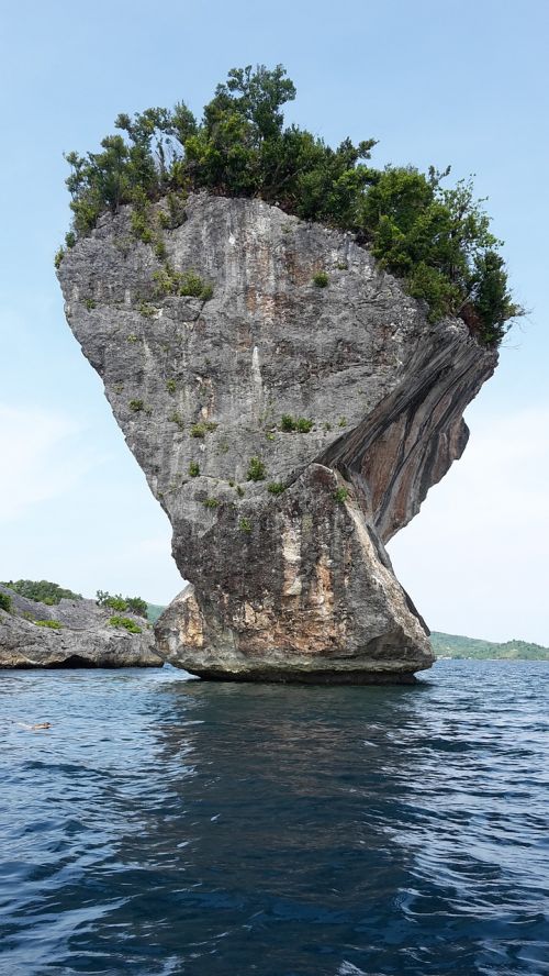 rock sea island
