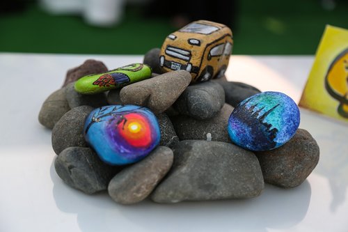 rock - object  stone - object  pebble