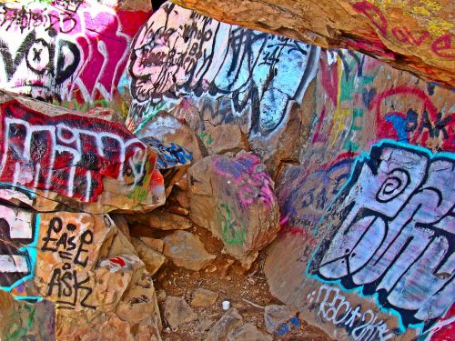 rock painting graffiti street