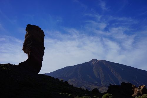 rock tower roque cinchado stone tree