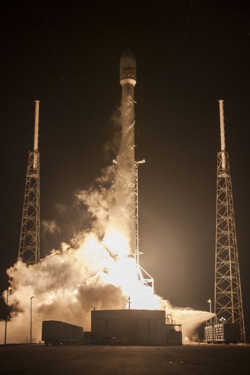 rocket launch spacex lift-off