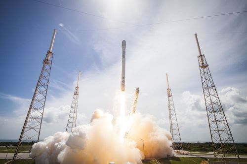 rocket launch spacex lift-off
