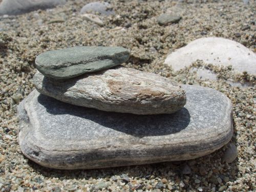 rocks sculpture balance