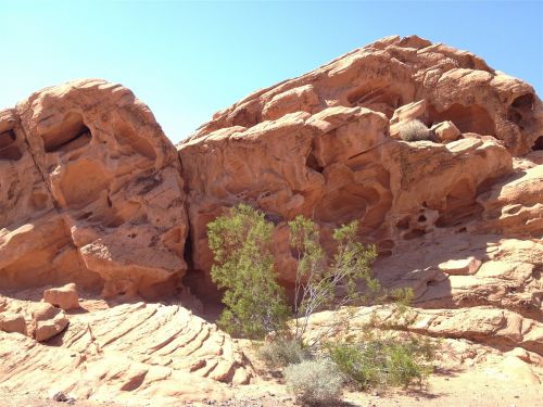 rocks boulders desert