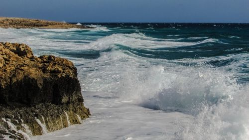 rocky coast waves splashing