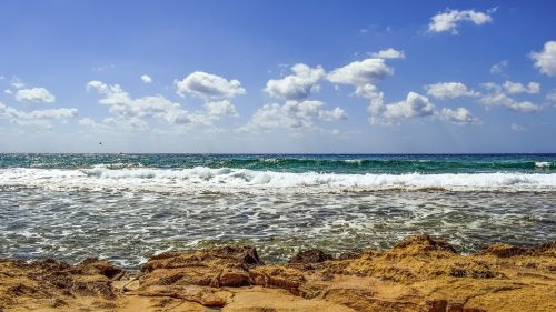 rocky coast sea horizon