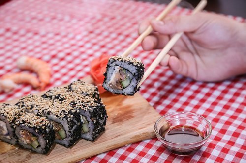 rolls  sushi  bamboo