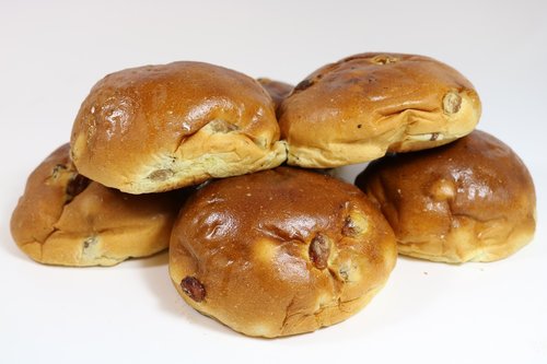 rolls raisin roll with  baker  bakery