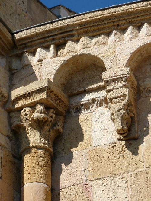 romanesque apse carved stone