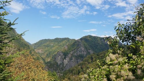 romania nature hills